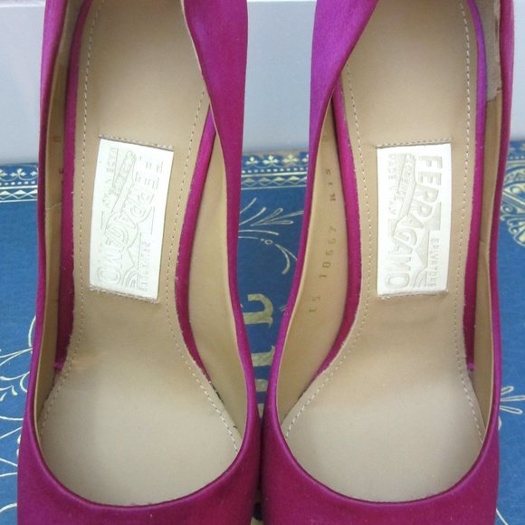 Salvatore Ferragamo Heel Pump size 8 B NWOT - Picture 6 of 7